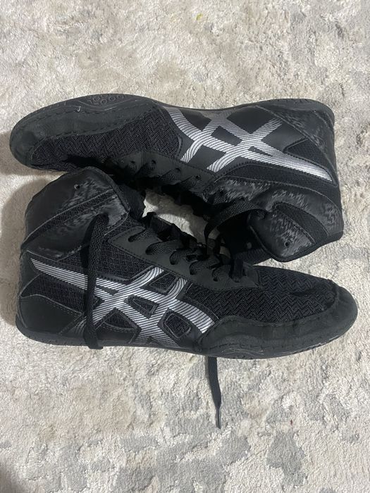 борцовки от Asics