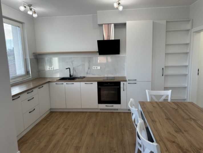 Дава се под наем Тристаен апартамент в София, Изток - 107 кв.м за 700 € - Снимка #1