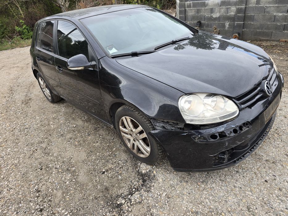 Продавам голф 5 1.9 105кс бхе на части