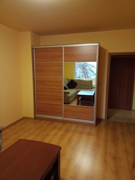 Тристаен апартамент под наем, Варна, Червен площад