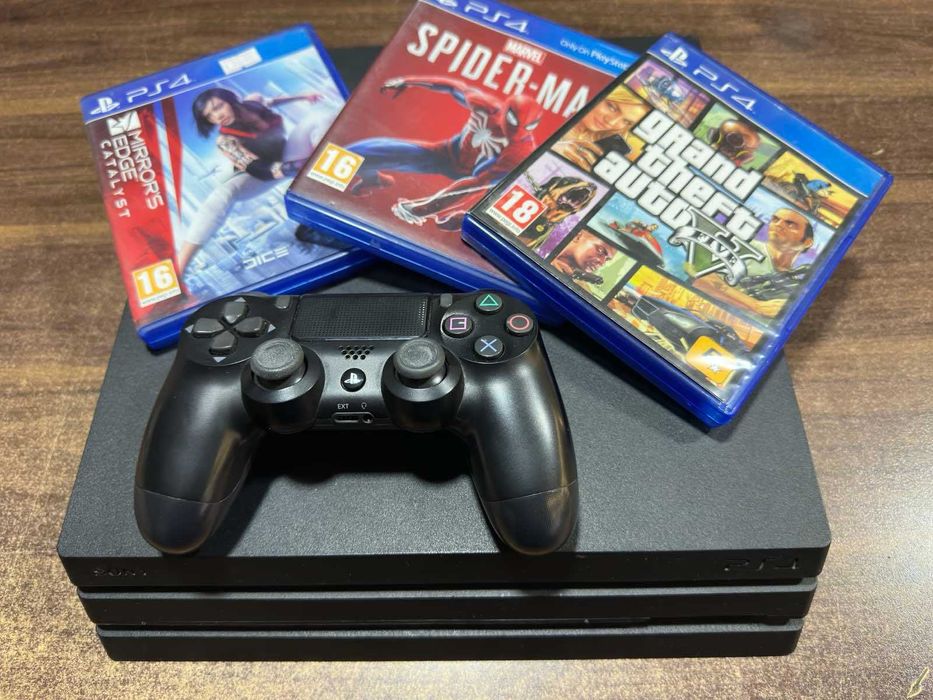 Sony PlayStation 4 Pro 1TB с 1 джойстик и 3 игри