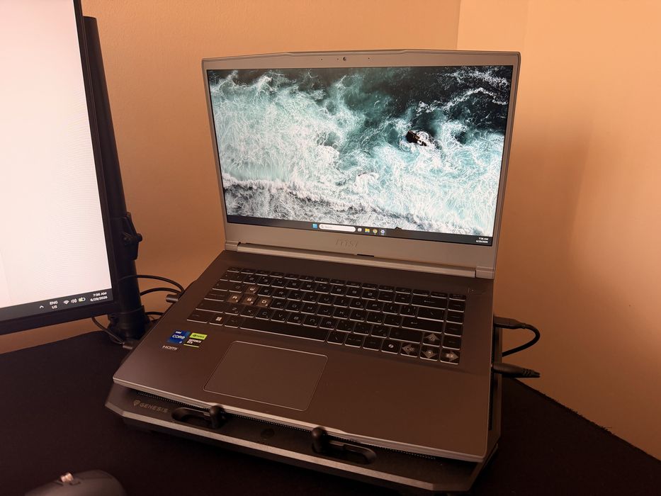 Лаптоп MSI Thin 15 B13VE