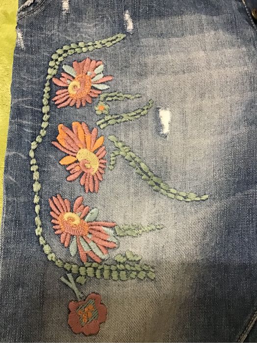 Дънки и пуловер