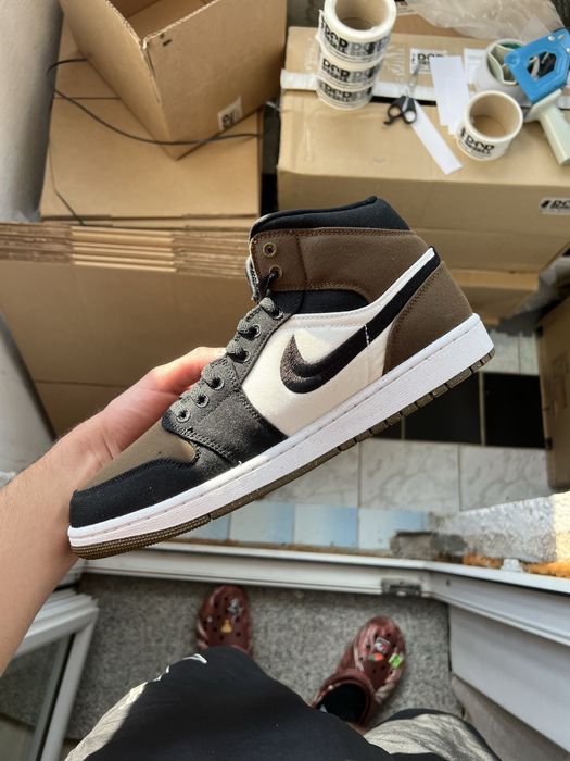 Air Jordan 1 Mid “Olive Toe” DV0427-301
