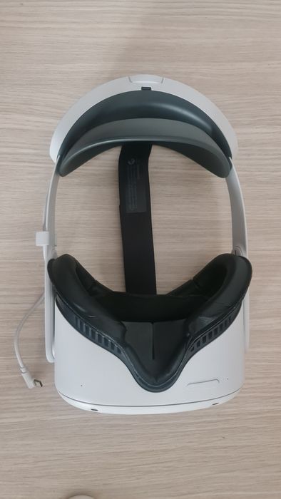 Vand Oculus Quest 2, conditie perfecta,folosit ocazional,extra baterie