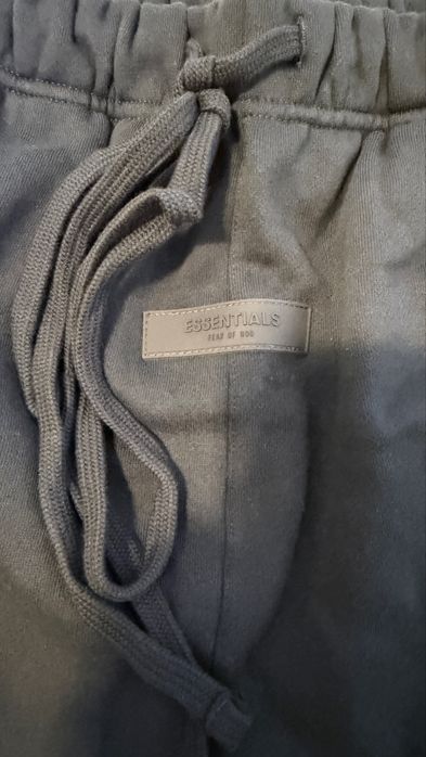 Pantaloni essentials