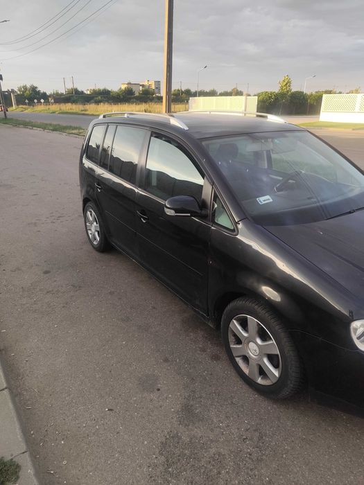 Vw Touran 2003 investit în el 2000 de euro stare de funcționare perfecta 2800 de euro