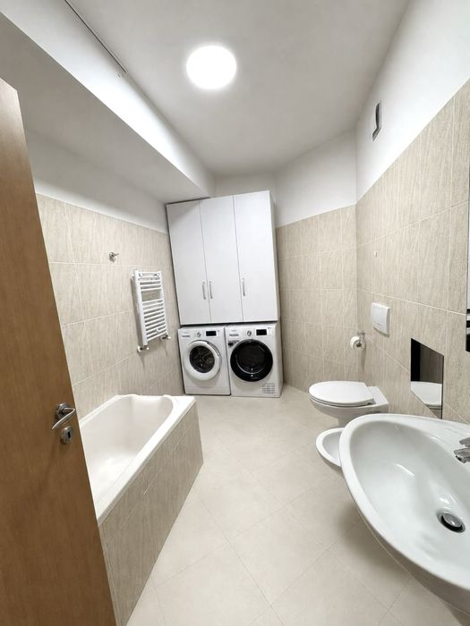 Proprietar,vând apartament 3 camere și 2 băi în Torontalului