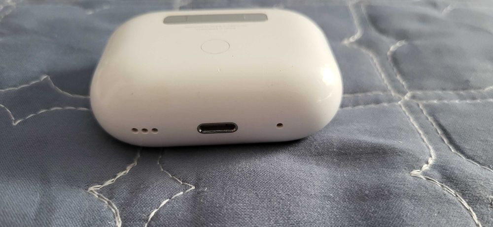 AirPods Pro de a 2-a generație A2700 cu Emc 8075  carcasa casti originala