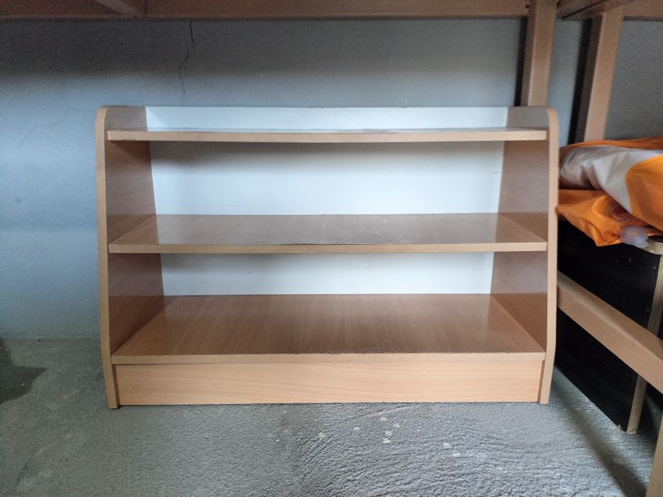 Oyoq kiyim podstavka sotiladi