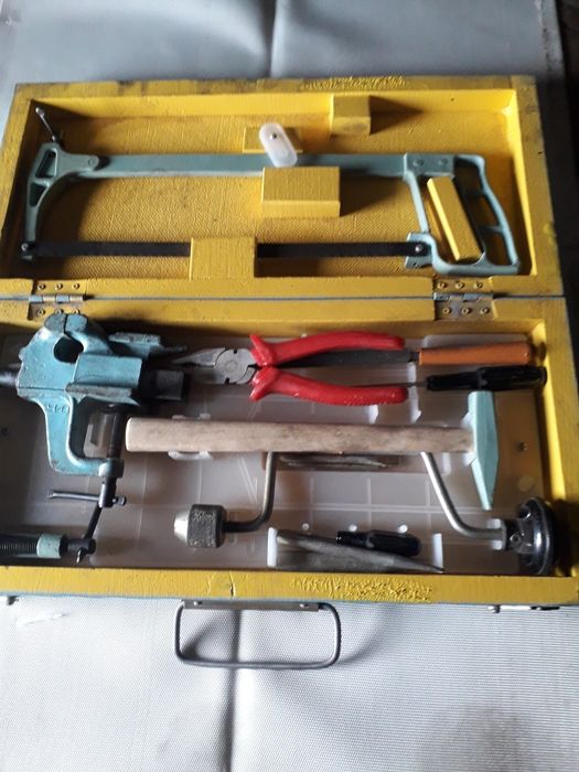 Продам набор слесарного инструмента