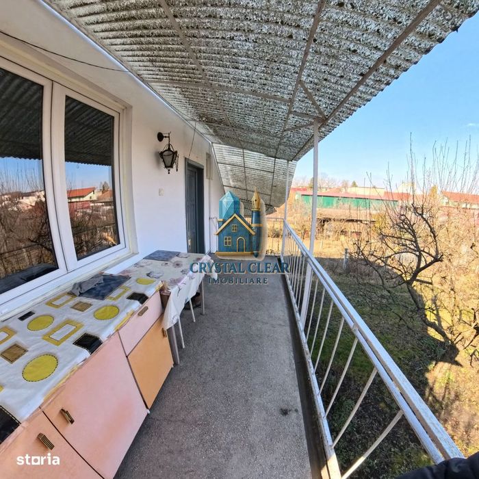 Două case în curte comună, 6 camere + 385 teren - zona semicentrală