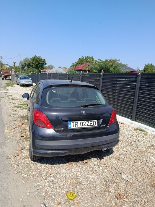 Vând Peugeot 207 1.6 hdi