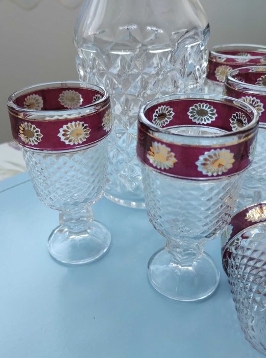 Сервизи за алкохол - винтидж (6 чаши и гарафа с конник)