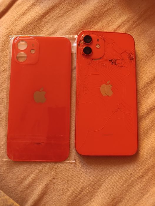 Vând iPhone 12 red