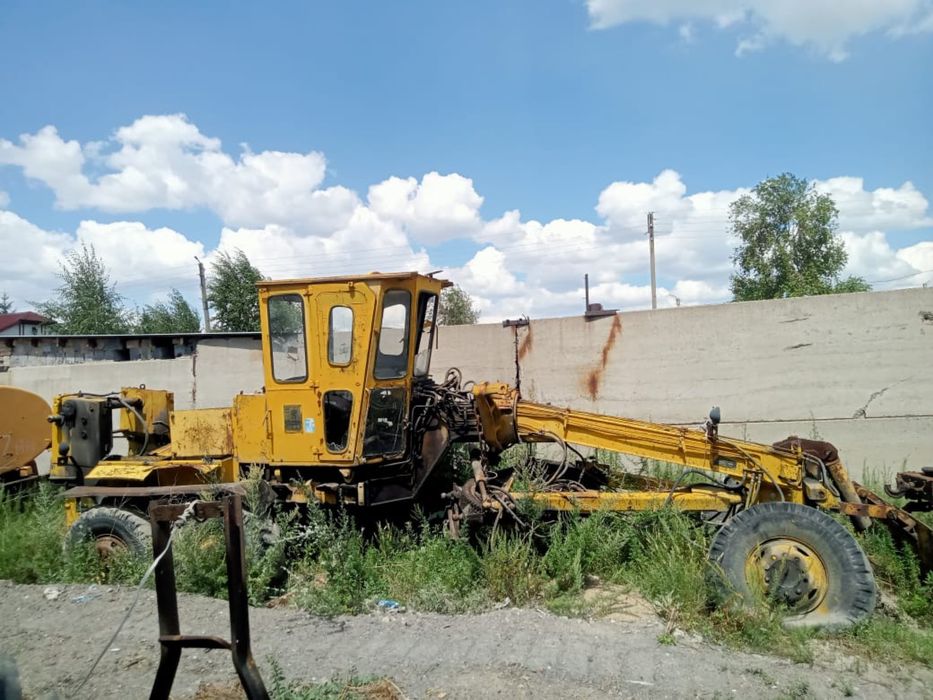 Продам автогрейдер Дз 143 грейдер
