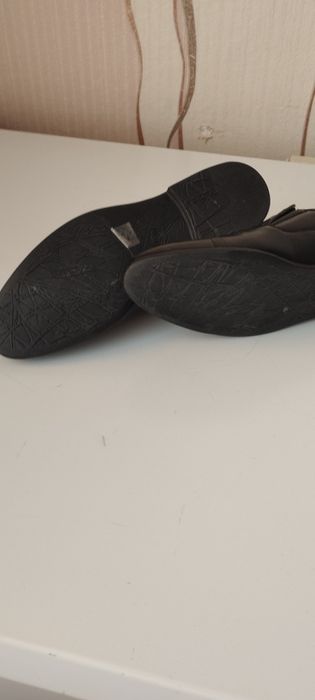 Продам туфли на мальчика р.37
