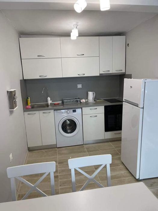 Дава се под наем Двустаен апартамент в Бургас, Лазур - 55 кв.м за 600 € - Снимка #2