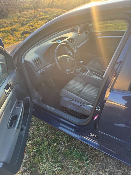 Vând Golf V 1.4 TSI