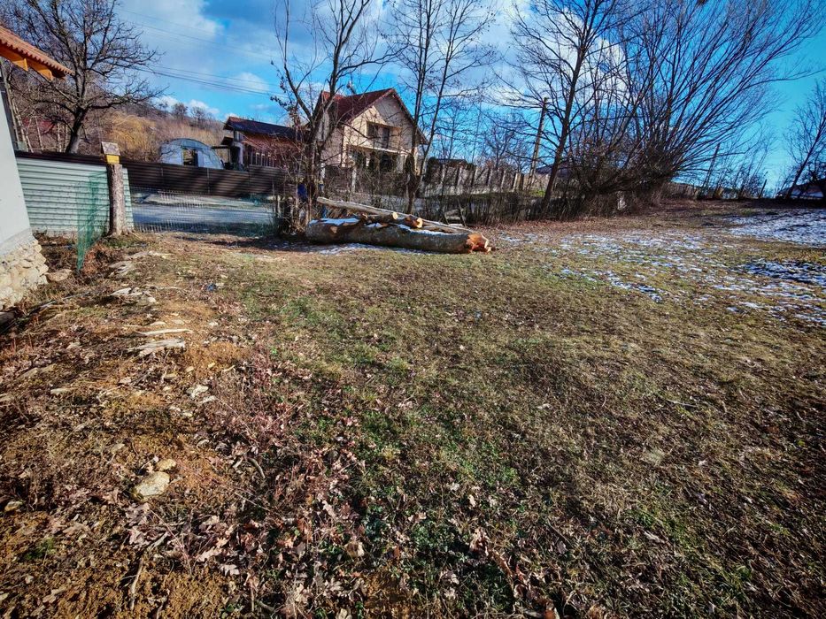 Teren intravilan de vânzare