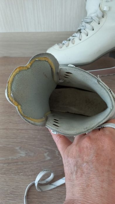 Продаются детские фигурные коньки