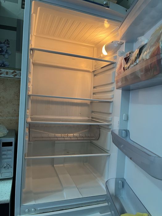 Холодильник indesit