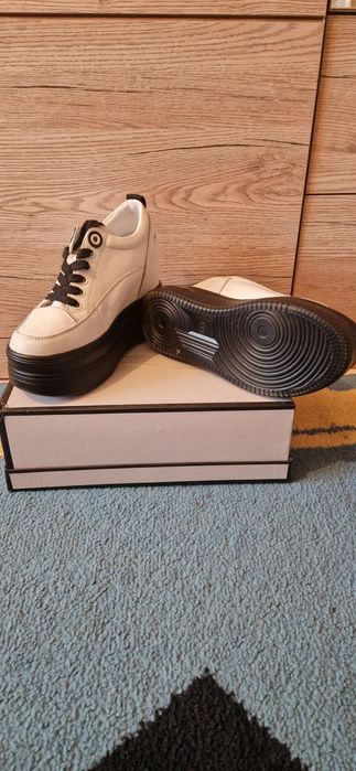 Подростковые кроссовки