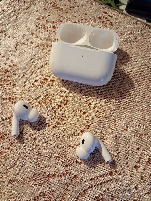 Vând căști originale de iPhone