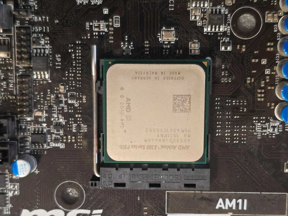 Placa de baza MSI AM1I, Socket AM1 + procesor AMD AMD Athlon 5350