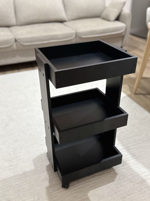 Деревянный стол для косметолога