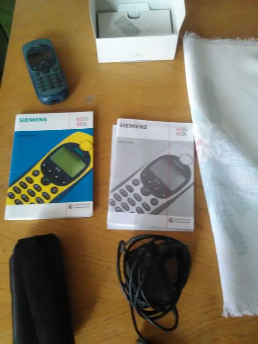 Стар мобилен телефон Сименс м35i