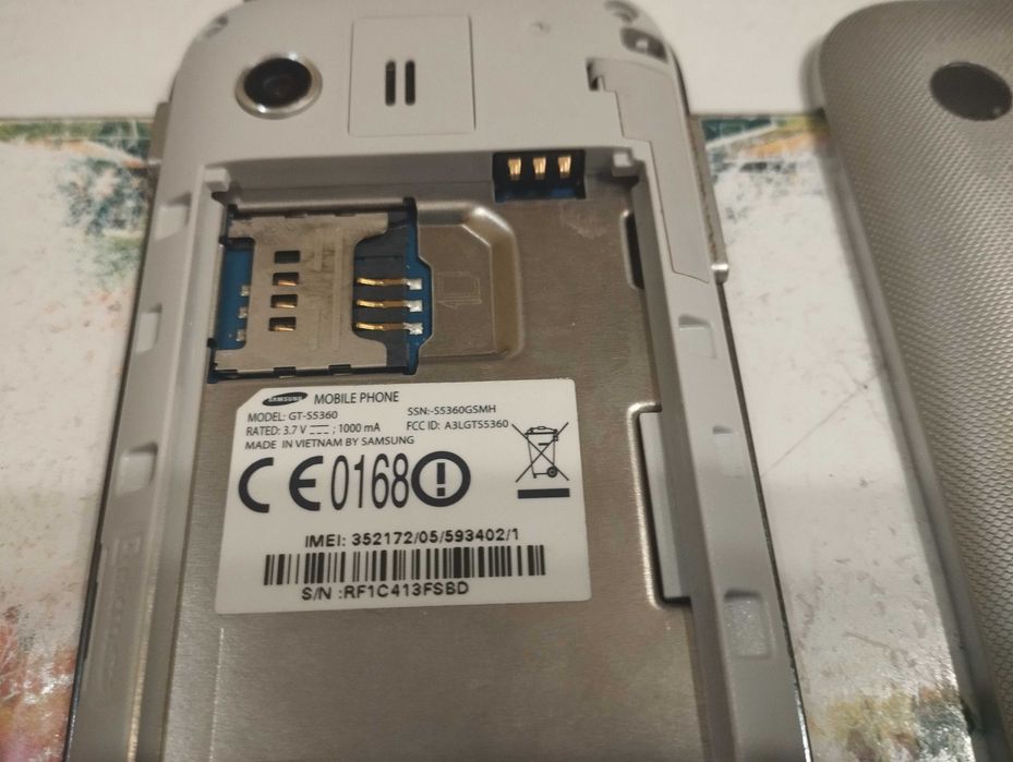 НЕРАБОТЕЩ Смартфон Samsung GT-S5360, за части или за колекционери.