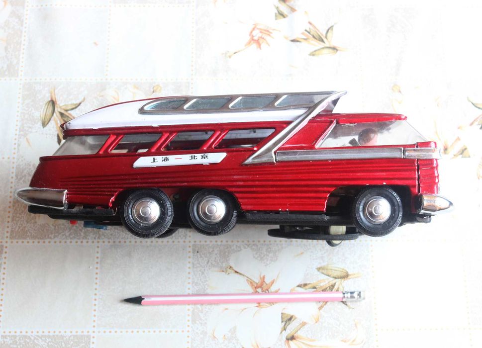 Автобус - ламаринена играчка