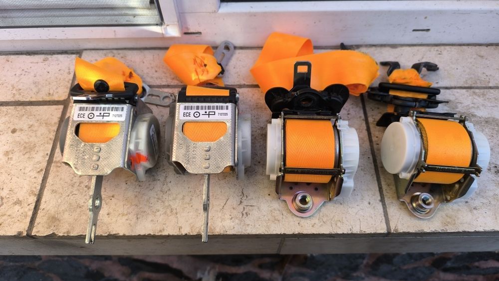 Оранжеви колани за BMW e90