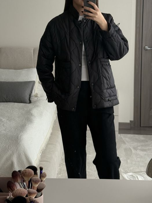 Черная стеганая куртка