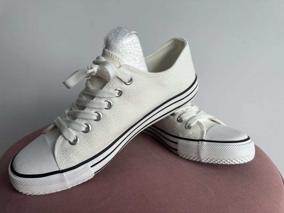 Teniși albi clasici din pânză