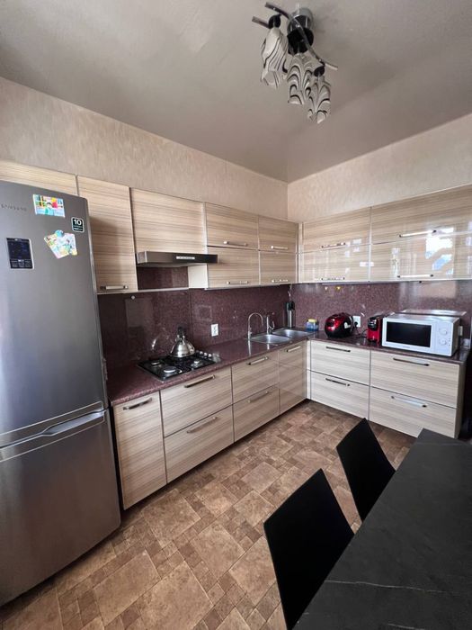 Продаеться 4-х комнатная квартира на алгоритме