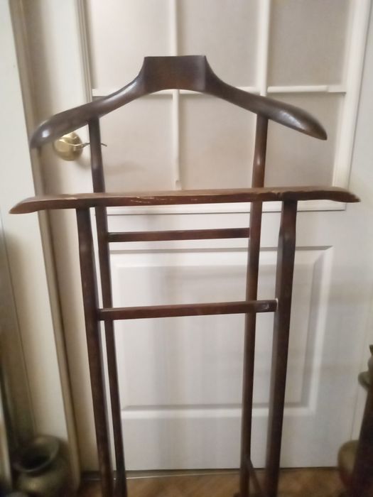 Деревянная вешалка б/у