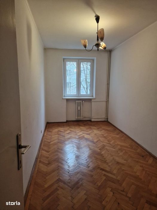 De vanzare apartament 3 camere decomandat etaj 1 George Enescu,Suceava