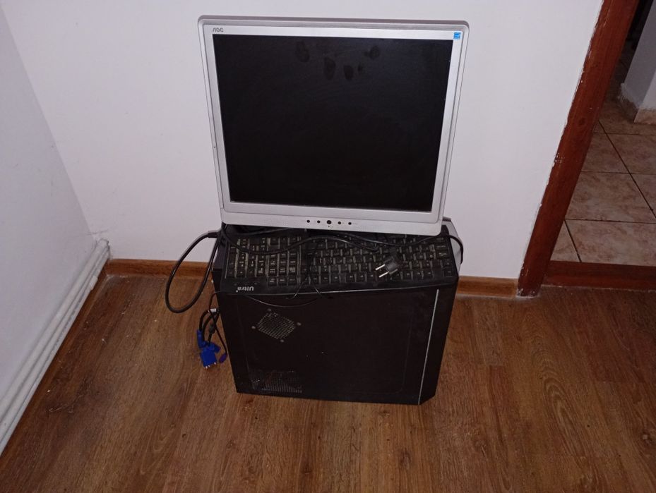 Calculator: Monitor + Unitate