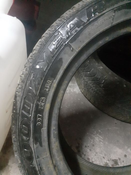 Продам шины зима ГУДИЕР б/у