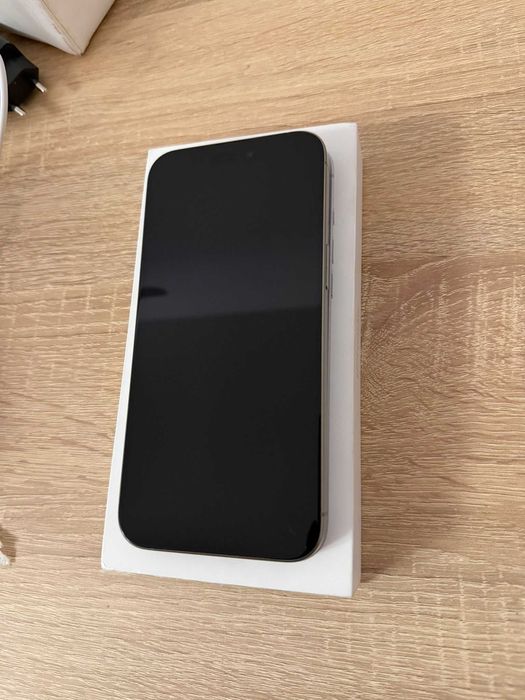 iPhone 15 Pro Max; 256 GB - stare foarte bună