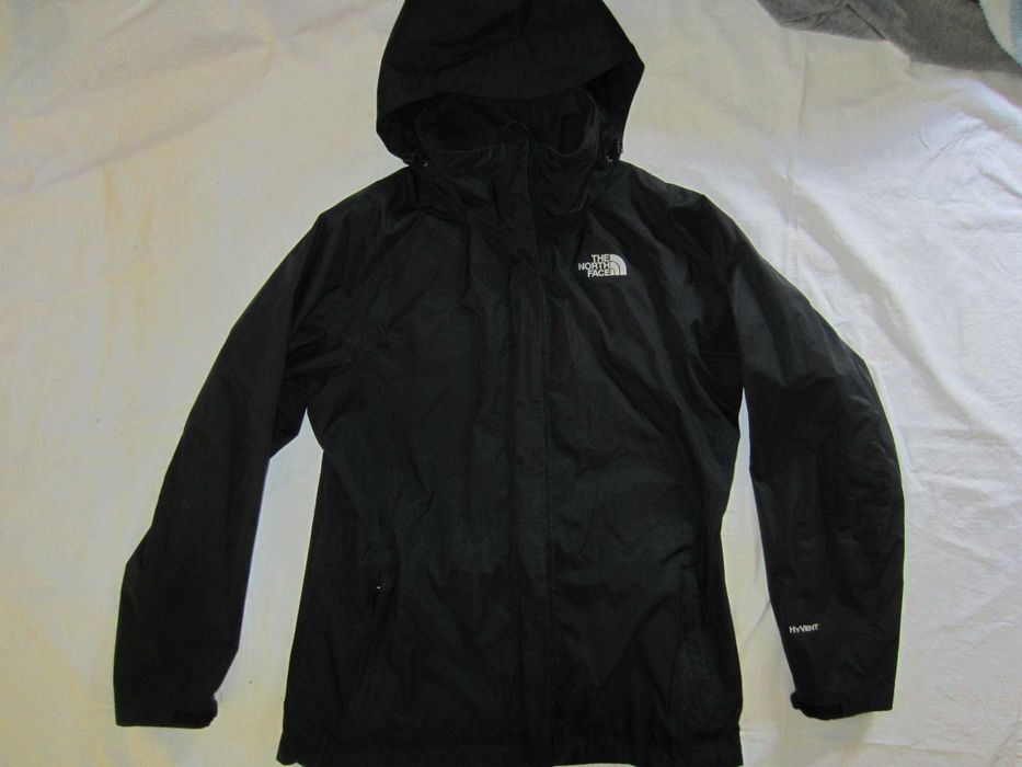 Geaca DAMA The North Face, model Hy Vent, masura M, protectie vant, ploaie, gluga nedetasabila material 100%Nylon, holograma,stare f.buna stare f.buna
