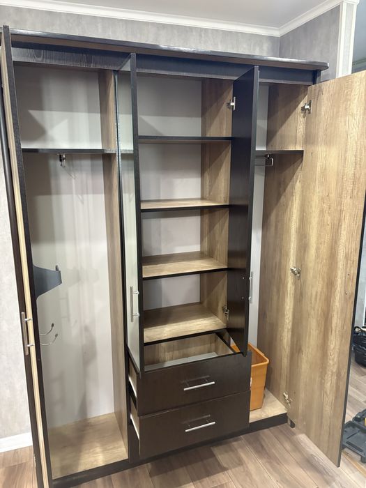 Продам шкаф в адекватном состоянии