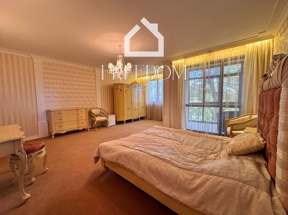 Продава се Четиристаен апартамент в Варна, Бриз - 268 кв.м за 2612 €/кв.м - Снимка #3