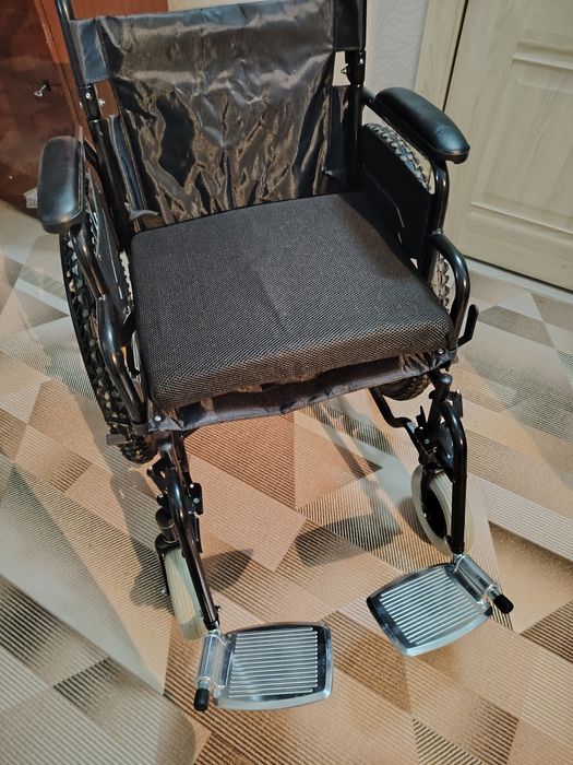 Инвалидная коляска на привокзальном