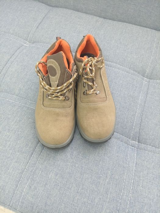 Спец ботинка сатылады новый размер 43