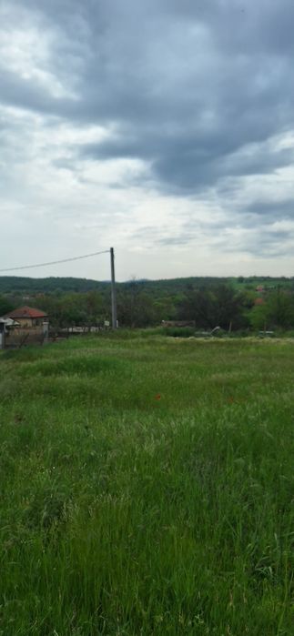 Продавам парцел в регулация с ток в с. Православ