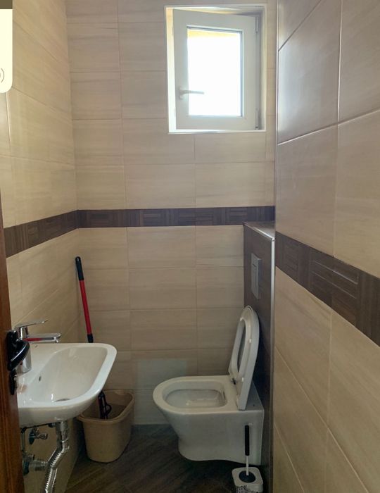 Дава под наем офис+2 гаража