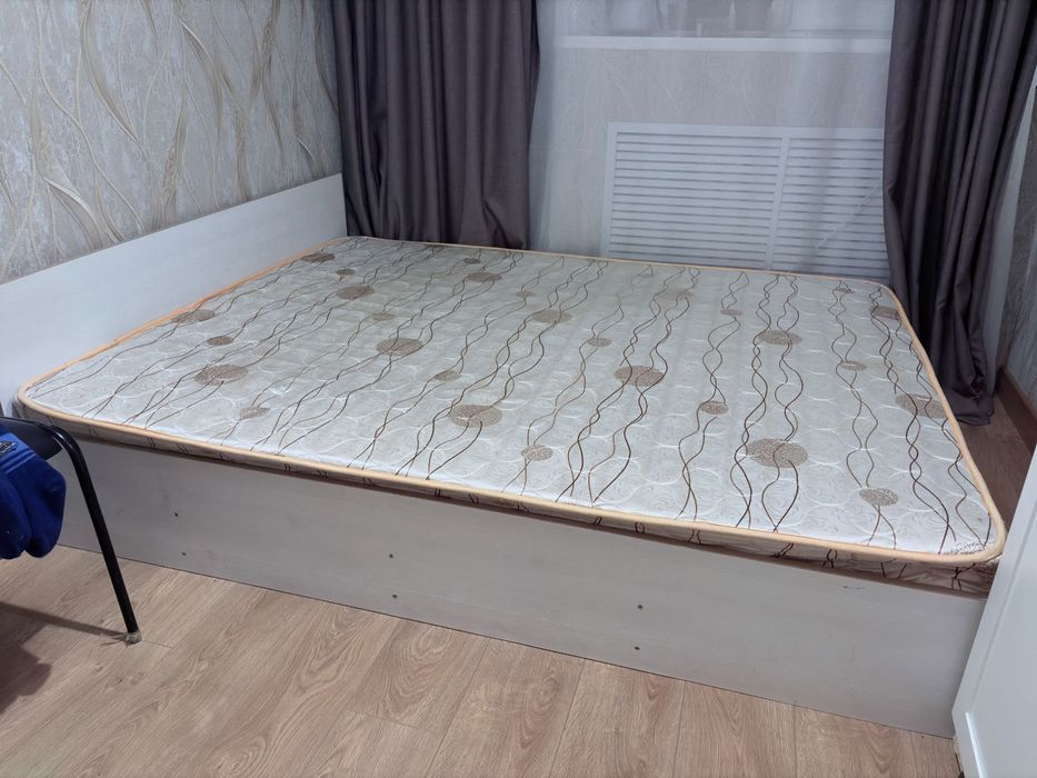 Продам двуспальную кровать